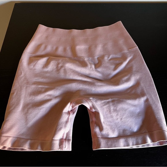 Alphalete 4.5’’ high waisted light pink shorts - Picture 5 of 5